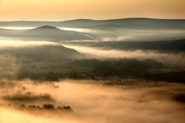 呼伦贝尔有个山