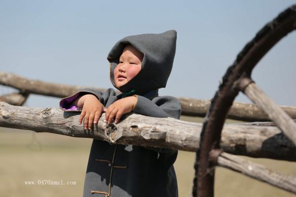 草原上的孩子们