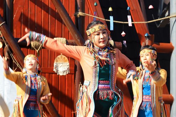 敖鲁古雅演出队