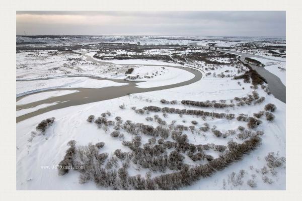 《墨染冬寂》拍摄于海拉尔河初冬