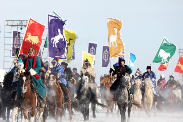 “冰雪那达慕”森林越野摄影9日游