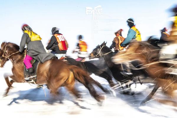 英雄会上的赛马手